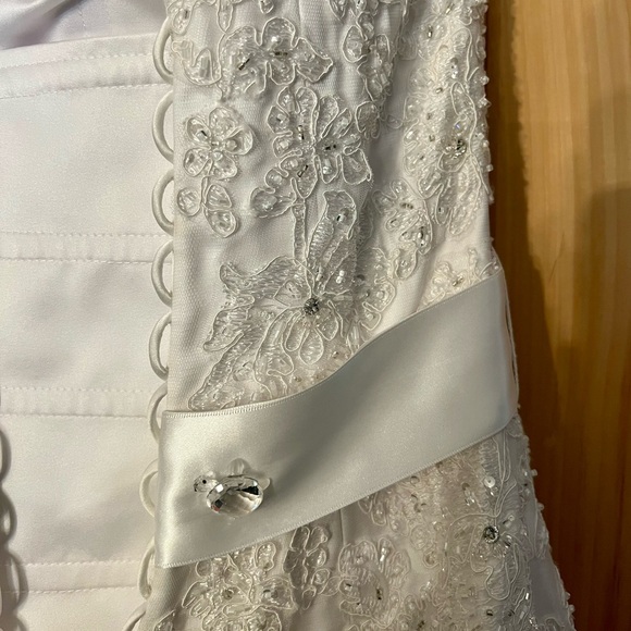 Maggie Sottero, Mirabella Wedding Dress in Ivory - Picture 12 of 15